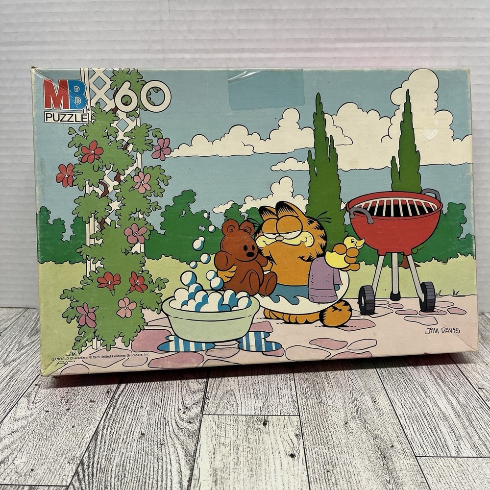 Vintage 1978 MB Milton Bradley Garfield 16"x11" 60 Piece Puzzle Complete